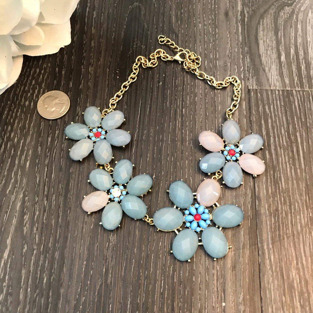 Blue flower statement necklace - Picture 3 of 5
